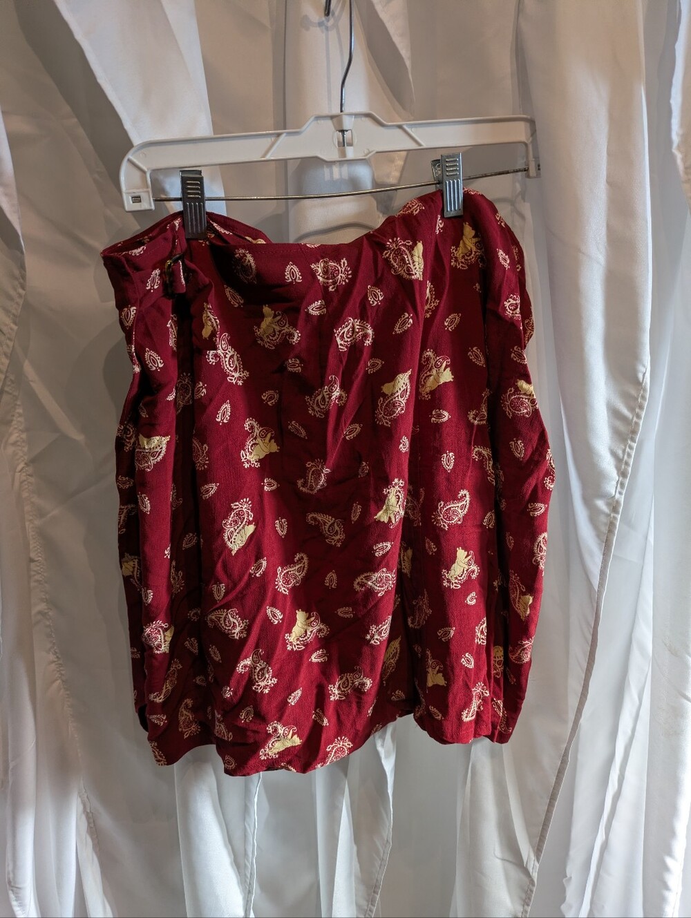 E3 ✨ VINTAGE The Disney Store Winnie the Pooh Paisley Off-The-Shoulder Top ✨
